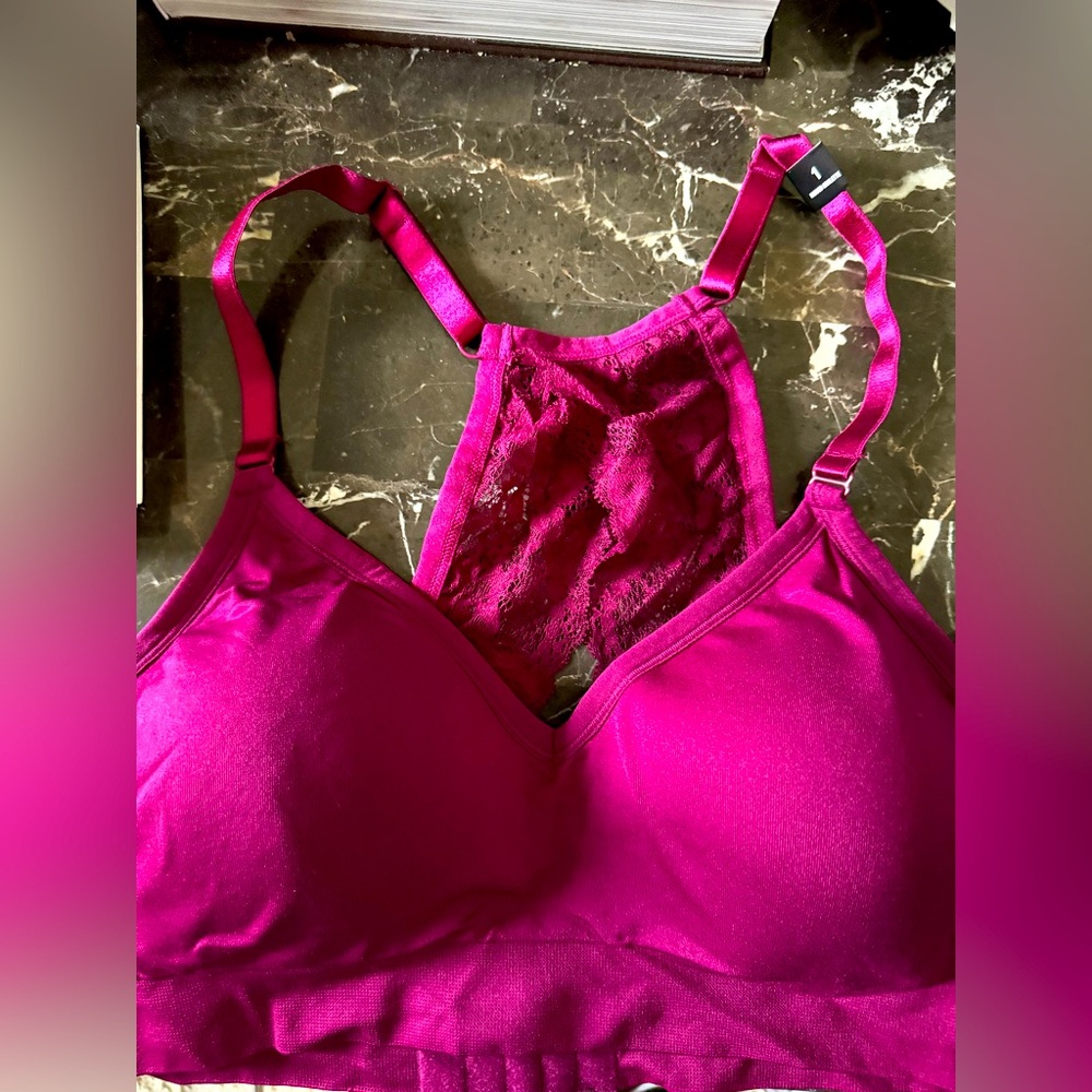 NWT Torrid plus size laces detail bra - size 1